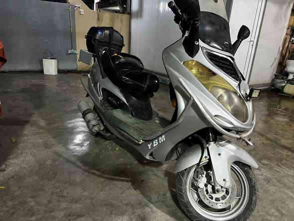 سلام عليكم للبيع دارجه ياماهايوبن محرك 150ccدراجه خير من الله نضيفه نضافه كدام عينك الدراجه رقم و سنويه تحويل اب إسم المستوي دراجه ماشالله نضافه موديل 2017 سعر الدواجه450و بي مجال للشراي***********للستفس موجود خاص♥️
