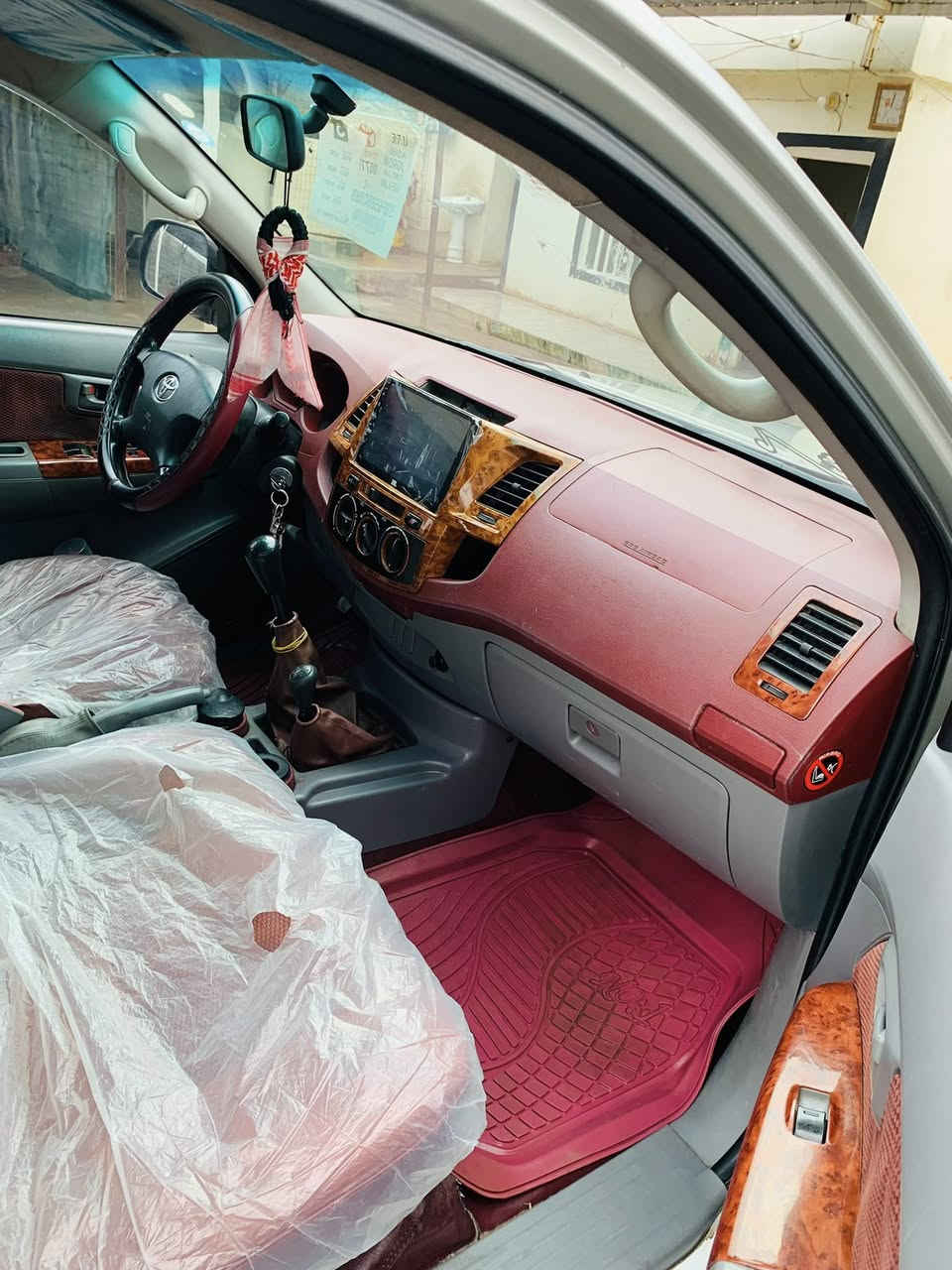 السلام عليكم 
بيكم عذاري فور ويل موديل 2006 للبيع سعودي 
رقم سليمانيه الشرعي موجود يمي سنويه مانافذه 
كلين مكفول من الصبغ شاصي 19 
محرك كير اكسن شاصي كلها شرط 
تبريد تدفئه شغال كهربائيات كلها شغاله 
تواير صدر كلها جدد 
السعر ( 140 ) وبيها مجال 
مكان السياره / صلاح الدين الشرقاط 
للاستفسار اتصل وتدلل / ***********
