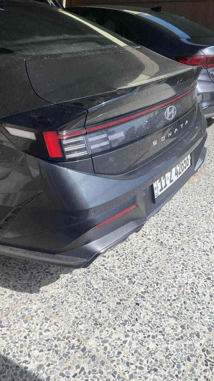 سوناتا للبيع 2024  شكل الجديد 
مواصفات ان لاين  محرك 2.5 تيربو 
ماشيه6000 قابل لزياده  بنوراما فول السياره 
ويل 19  السياره جديده زيرو 
ضربتها قبق صندوق فقط 
فقط بيها بارد ركن البك لايتات من الخلف 
مكفوله من الحار والصبغ 
قبق الصندوق مبدل بلادي مصبوغ
السعر 24000$ بيها مجال
السياره مرقمه جديد بغداد 

مكان الغزاليه بغداد  *********** Colombo, Sri Lanka
