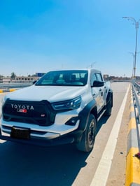 هيلوكس gr  كويتي موديل 2024 رقم بغداد  ماشية ٣٢ الف عليها غلاف بدي سلا...