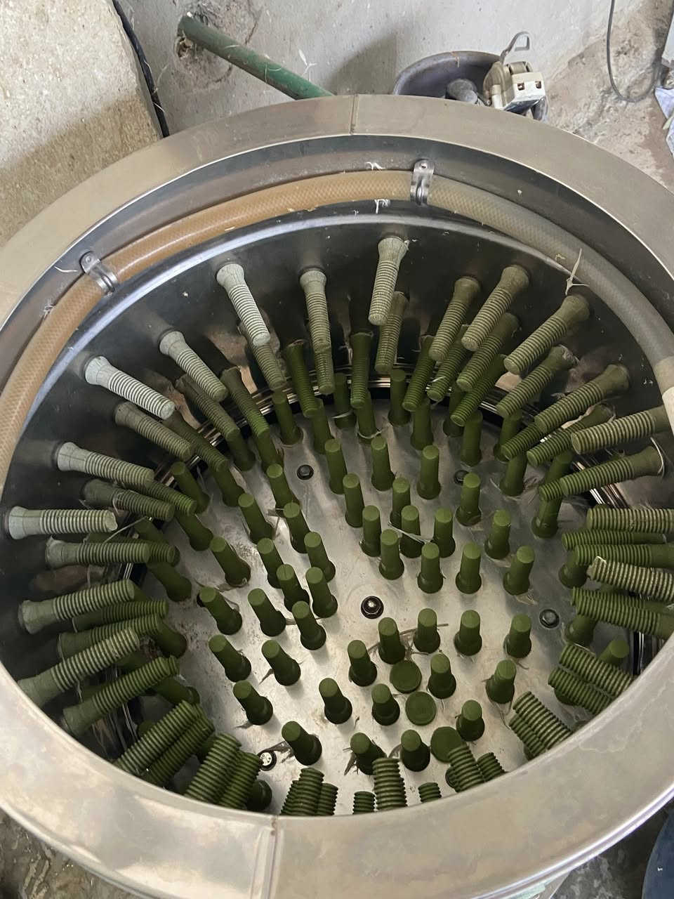 السلام عليكم صماطه  ومذبحه البيع رقم ***********
