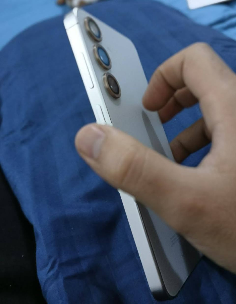 اس ٢٤ بلاس شرق اوسط نظافة ١٠٠
.
دبل خط 
ذاكرة ٥١٢ 
فقط شاحن وياه بدون كارتون 

 بيع 650 الف وبيه مجال بسيط جدا حق الجية 
*********** واتساب
مكاني بغداد حي جهاد
