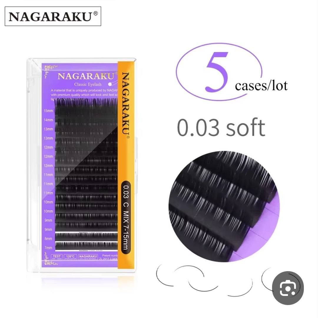 رموش NAGARAKU Natural Soft الأصلية 
 ملمس ناعم وخفيف جدًا ✔️
 مظهر طبيعي يندمج مع الرموش الأصلية ✔️
 لون أسود غني يمنح كثافة أنيقة ✔️
 سهلة التطبيق والتشكيل ✔️
 مناسبة للإطلالات اليومية والمناسبات ✔️
 ثابتة وتحافظ على شكلها طوال فترة 
الاستخدام ✔️

✨ثلاثية الطبيعة (LNS): صُممت الرموش لتمتلك ثلاث صفات رئيسية هي الخفة، المظهر الطبيعي، والملمس الناعم جدًا، مما يمنح شعوراً بالراحة يشبه الرموش الطبيعية 

✨مادة مطورة من الجيل الثالث: تُصنع من مادة PBT حصرية ومطورة، تتميز بلون أسود مطفي (Matte Black) يقترب من لون الرموش الحقيقي ولا يبهت مع الوقت

✨ثبات الانحناء (Great Curl): تمر الرموش بعملية معالجة حرارية تجعل الانحناء (مثل تجعيد C الموضح في الصورة) يدوم لفترة طويلة تتجاوز السنة دون أن تتغير أو تصبح مستقيمة

✨سهولة الاستخدام:  تأتي الرموش على شرائط خلفية من ورق القصدير سهلة الإزالة والتحريك 
#رموش #ناكاراكو #ناگاراكو #NaGa


**إذا كنت صاحب هذا الإعلان وتريد حذفه لأي سبب، رجاءا أرسل رسالة إلى الدعم الفني**