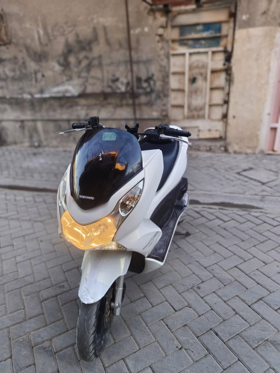 سلام عليكم بي سي اكس جيل اول ياباني مكينة 150 مكفولة سعر 1 و600 رقمي *********** مكاني مدينة الصدر
