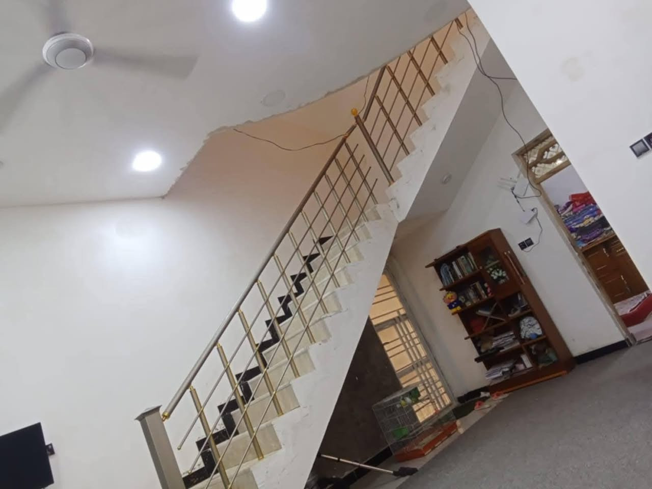 🏠 بيت زراعي للبيع 🏠
📌 منطقة الصخيين شارع المهندس ( قرب جامعة ذي قار )
مساحة البيت (200) متر على شارع (15) متر
تفاصيل البناء :~
الاساس رباط صب 
البناء طابوق كونكريت
يتكون البيت من طابقين ومحل :~
الطابق الاول // استقبال + صالة + مطبخ + غرفة + صحيات داخليه خارجيه
الطابق الثاني // غرفتين + صالة + صحيات 
السعر // خاص فقط
للاستفسار اتصل على 📱:~ 
***********
