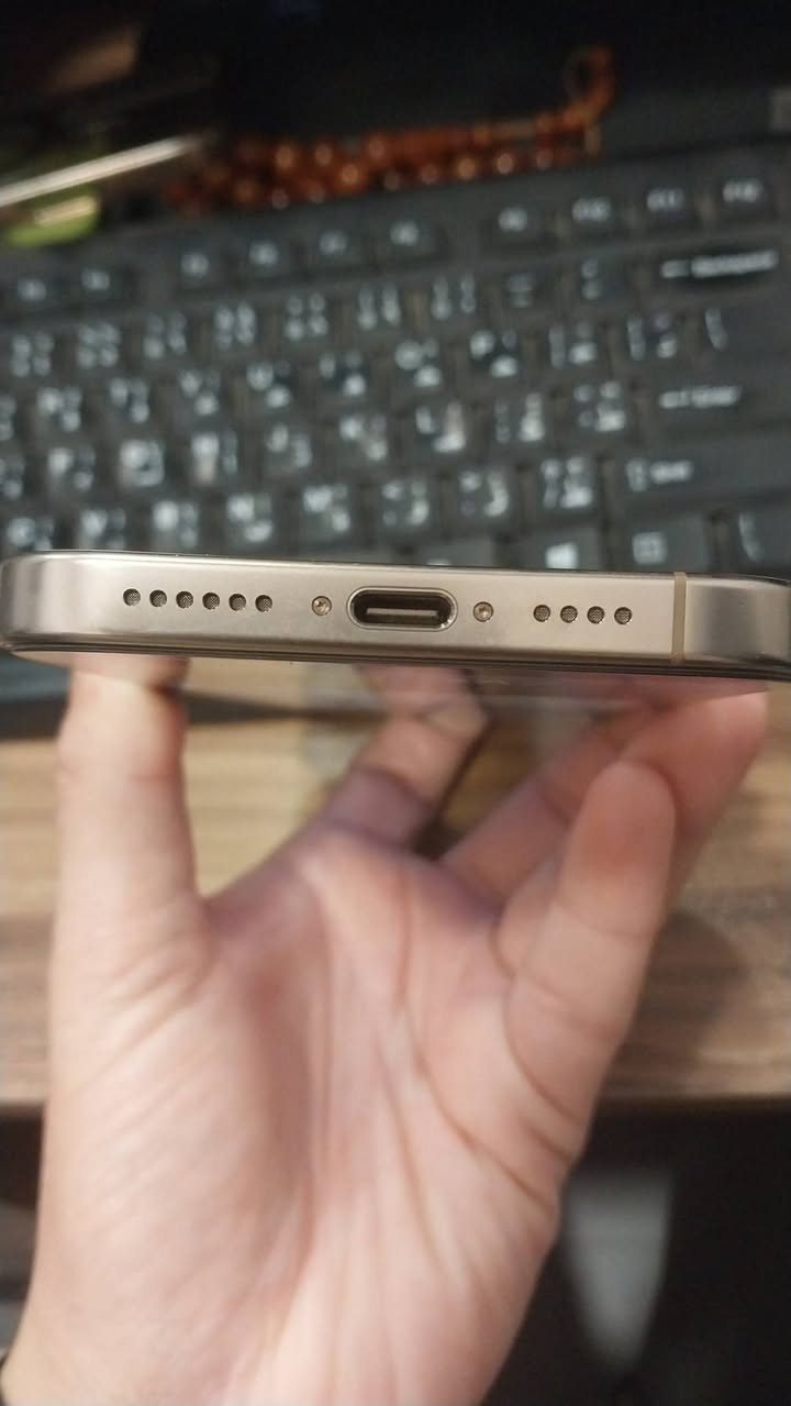 السلام عليكم حبايب للبيع Iphone 16 Promax نضيف جدا مكفول حتة من شخط نسبة البطارية وعدد دورات الشحن موضحة بالصور استخدام قليل جدا
ذاكرة 512 

العنوان بغداد حي العامل ***********
