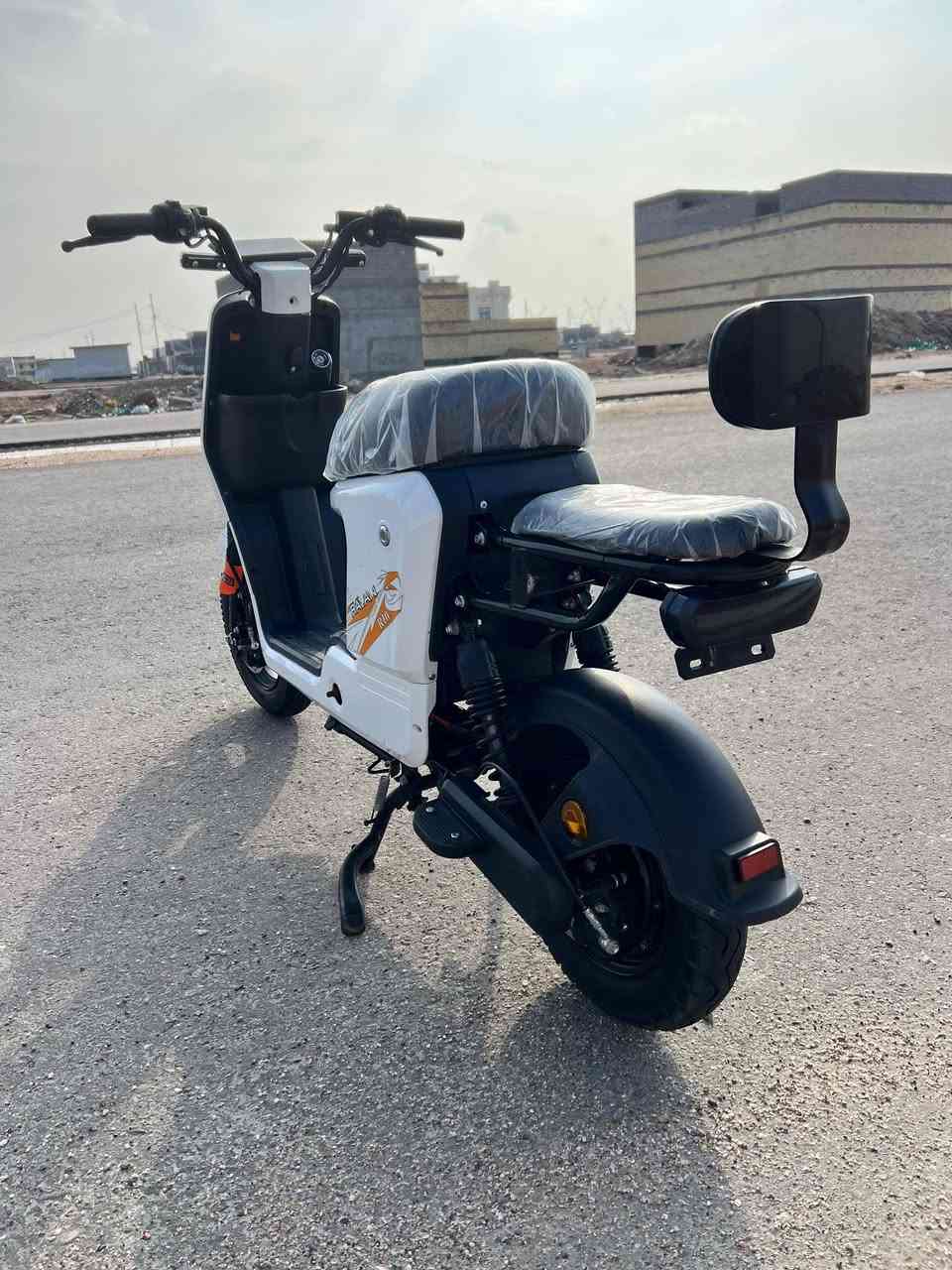 السلام عليكم دراجه ار 10 للبيع ريان 
موديل 2025 صارله 5 اشهر من طلعت من الوكيل 

مواصفاتها /
1- لايت عالي ناصي 
2- 3 نمر 
3- الكهربائيات كلها شغاله 
4- بطاريات 28 امبير جدد
5- مرايات وسله 
6- دبل اشاره 
السعر 425 وبيها مجال للشراي
الرقم ***********
المكان البصره القبله حي الشهداء قرب سوق الكبير
