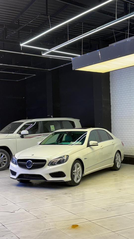 مارسدس E350
2011 محدثه بالكامل 2016 
السياره وارد امريكي بيها طخه بالدعاميه فقط 
السياره كفاله من كلشي عدا 3 قطع اماميه لغرض التحديث 
بدون شاصي بدون لغد بدون حادث شرط 
مكينه كير حداديه تبريد بحاله ممتازه 
السياره يحتاجلها ترتيب بسيط ميكلف هواي 
( مسج حساس التاير ومسج المازدات فقط ) 
150 وبيها مجال للتفاوض وبالنسبه لخواتها سعرها جداً مناسب 
كربلاء مركز المدينه 
 *********** اتصال
*********** واتساب فقط
