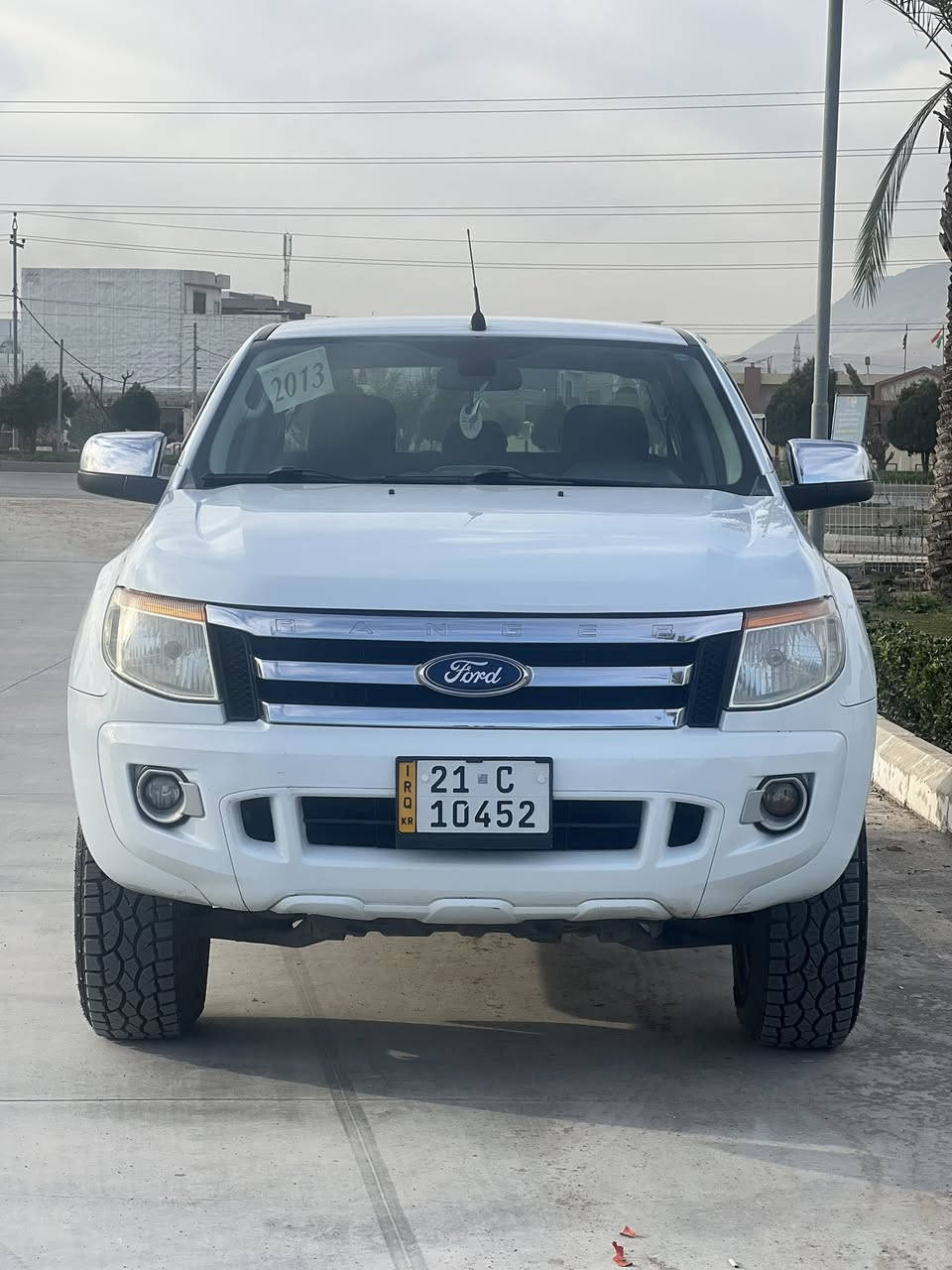 فۆرد ڕەنجەر 2013
گێڕ حادی دەبڵ ئەکسل 
مواسەفات XLT
بێ بۆیاخ 
سەنەوی تا 2030 تازەیە 
کارەبایو توندو تۆڵی بەشەرت
چوار تایەو ویلی لۆکی لەژێرە 
گێڕ مەکینە ئەکسل بەشەرت 
گەر موشتەری نامە بنێرەولە خزمەت دام
***********
