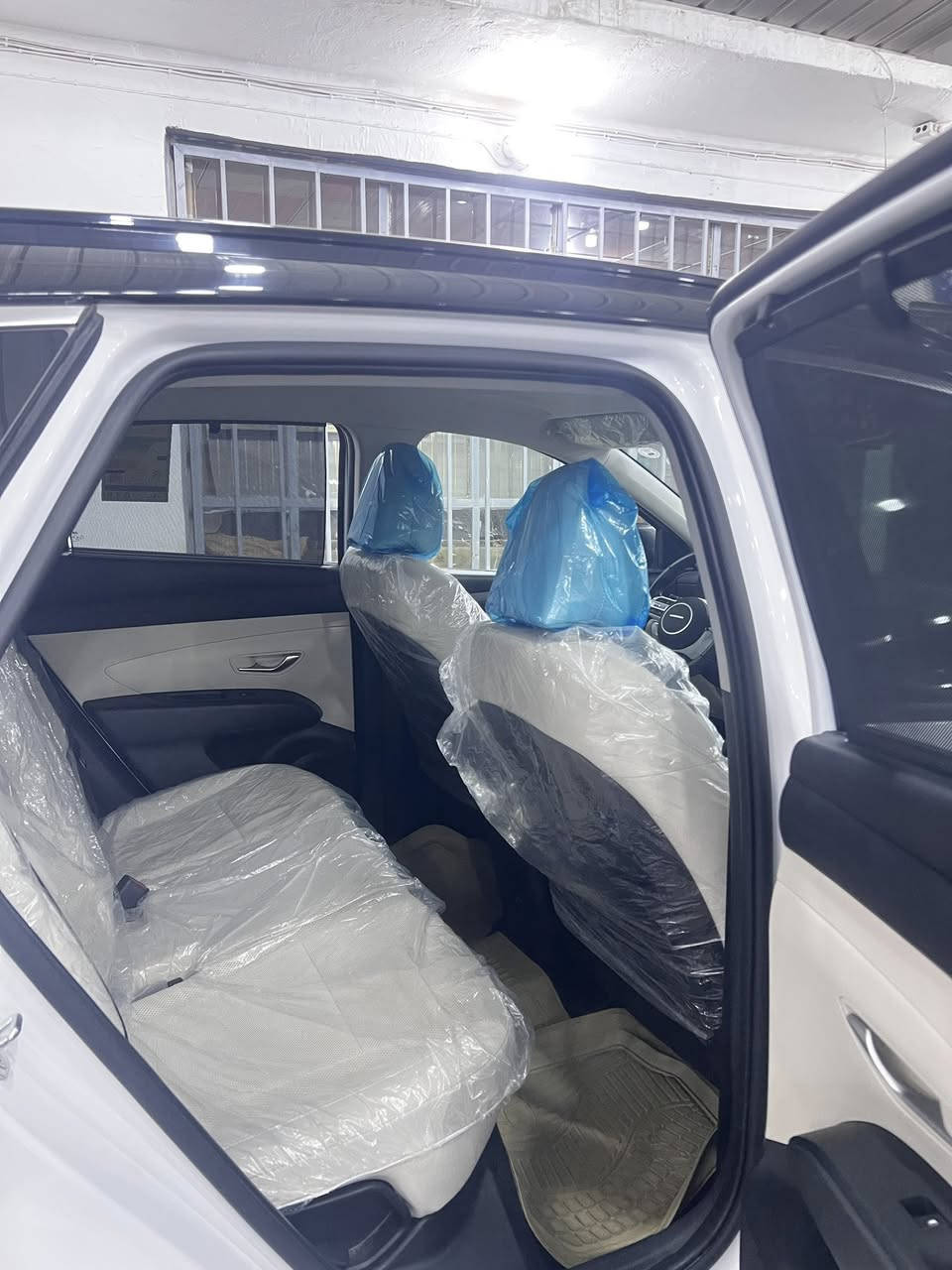 هيونداي توسان 2025 – توكلر | فول مواصفات
📍 النجف الأشرف

✨ سيارة بعدها بحالة الشركة حرفيًا
📘كتلوكاتها والدفاتر كاملة زيرو 
▪️ ماشية 8,000 كم فقط

🌟 المواصفات (فل كامل):
✔️ كشنات جلد كهرباء
✔️ تبريد وتدفئة كشنات
✔️ ذاكرة كشنات
✔️ 3 كاميرات محيطية 360°
✔️ حساسات أمامية وخلفية
✔️ رادار النقطة العمياء
✔️ رادار الخروج عن المسار
✔️ نظام مانع التصادم
✔️ مثبت سرعة ذكي
✔️ تشغيل بصمة
✔️ تشغيل عن بُعد
✔️ شاشة كبيرة + شاشة عدادات رقمية
✔️ جنطة كهرباء
✔️ بردات خلفية
✔️ ستيرن متعدد الوظائف
✔️ شحن لاسلكي
✔️ إضاءة LED كاملة
✔️ جنوط ألمنيوم سبورت
✔️ مرايا كهرباء مع طي
✔️ نظام توفير الوقود
✔️ مواصفات هواي غيرها

🛡️ كفالة عامة من الصبغ ومن كلشي
🔧 فقط بحافة الجنطة بارد خفيف جدًا
👁️ ما يبين إلا بالتركيز ومبين بالصور

🪪 رقم السيارة أربيل

💰 السعر: 235$
✳️ بيها مجال
❗ البيع فقط

📞 للاتصال أو الاستفسار:
***********
