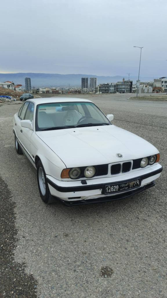 Bmw 520 کەپسە
1993
گێڕو مەکینە و ئەکسل بە شەرت
ئاڕمی پلاستیکی سلێمانی 
بەشەرتی ئاڕم و ئەوەلیات 
چوار جام کارەبا گێڕ ئۆتۆماتیک
شەغالە
بێ دەعمو لێدراوە چوار تایەی تازەی لەژێرایە 
سەیارەیەکی بێ کێشە و تونگوتۆڵە
 شوێن سلێمانی  نرخی ٤٩$
ژ.م    *********** السليمانية, العراق
