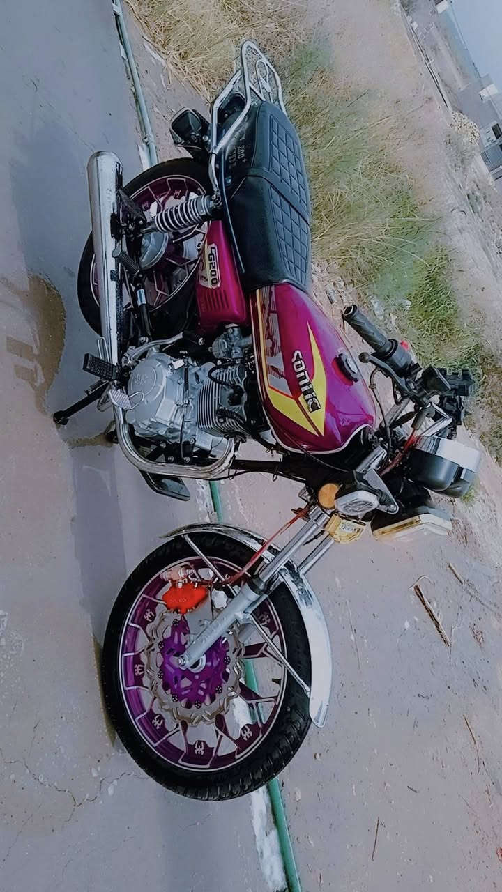 السلام عليكم رمضان كريم 🌙 
اخوان دراجة سيفان سونيك للبيع مديل 2025
الدراجة اصولي اصولي وكيلها حمودي العارضي
محرك 200cc و5 كير بصمة سلف تشغيل عن بعد ريموت
برغي واحد ما مفتوح من المحرك كله على وكيله ممبدل شي
الدراجة شلعتها صاروخ تجرب يلا تاخذ شرط 
عنواني نجف عباسية وحياكم الله السعر خاص 
وهاذا رقمي بي واتساب ***********
ادمن 🤍
