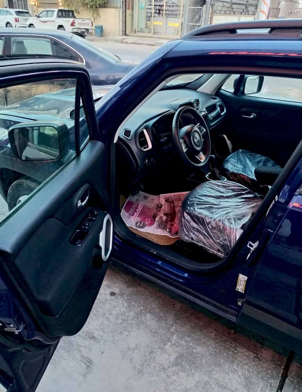 جيب رنكد . مكانه نجف
موديل السياره 2018 
محرك 2400 المرغوب 
تبريد ثلج 🥶
ماشية 45 فقط 
حادث قطعه وحده مصبوغة فقط 
بدون ايرباك 
شاشة كبيره خرائط اندرويد اوتو
سايد بريد بصمه 
بصمو ابواب 
تشغيل عن بعد 
داخل لونين 
السيارة جديدة مامتعوبه على  وضع الشركة 
سعر 125 بيه شويه مجال مكاني نجف 

***********
