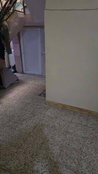 بيت للبيع المساحة 315يقع على شارعين يحتوي على دارين مساحة الاول 200 طا...