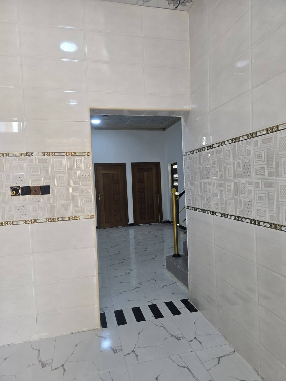 بيت طابو زراعي عراقي ابو خصيب حمدان قريب على شارع مركز شرطه حمدان المساح البيت ١٤٠متر يحتوي على قرفتين وصاله ومطبخ ستقبال وحمام ومدخل حمام خرجي كهربائيّ ماء السعر ٧٠مليون وبي مجال فارغ سكن مجاري سند٢٥تصال ***********
