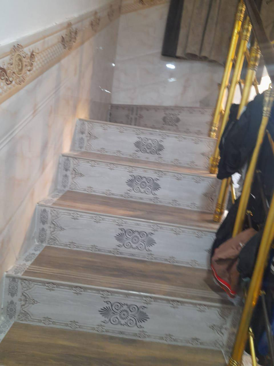 للبيع
بيت ١٠٠م امامي طابق ونص
بناء حديث كونكريت مسلح
سعر ١٧٥ بيه مجال
يقع في صالحيه قرب سيد جابر

يحتوي طابق الأول على غرفه وصاله ومطبخ وصحيات داخليه وخارجيه واستقبال

طابق ثاني غرفه وصاله وصحيات
موبايل للاستفسار ***********
