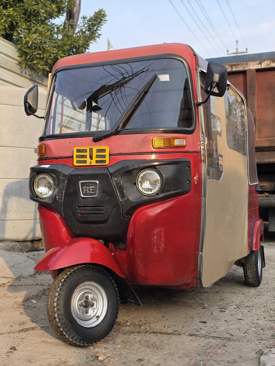 سلام عليكم تكتك موديل 2018 شهر سادس مرقمة بغداد تكتك معمرة دوس و ضربة بل بدي تكتك مكينتهة زين تكتم كدامكم واضح بل صور تكتك رايدهة ب5ملاين وبيهة مجال   ***********
