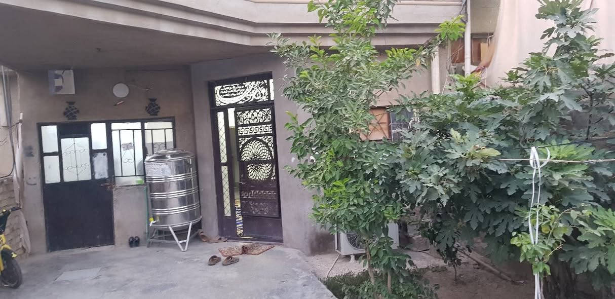 السلام عليكم
بيت للبيع طابق ونص غرفتين وصالة ومطبخ بي نواقص مثل ما موضح بالفيديو  زراعي سند ٢٥ مساحة ١٥٠ متر قريب على جامع كرطان يم إنشائية عزالدين عارضه ٧٨ مليون 
رقم الهاتف (***********)
