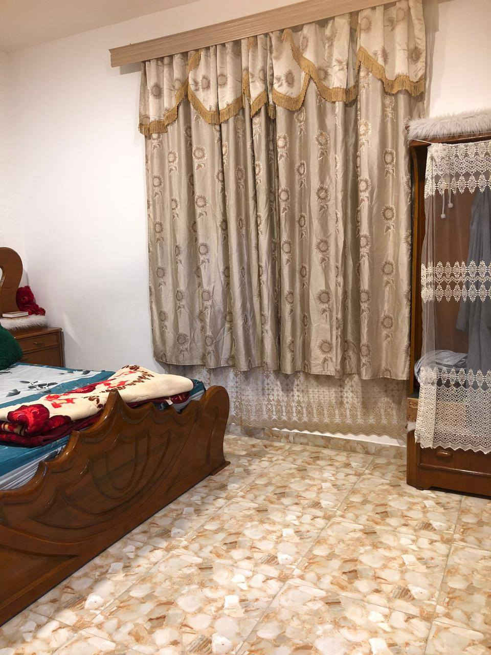 دار للبيع 
الموقع // ابو غرق _حي الحسين داخل مجمع ارض بابل 
المساحة// ٢٦٠م..... للاستفسار الاتصال عالرقم ***********
يوجد واتساب
