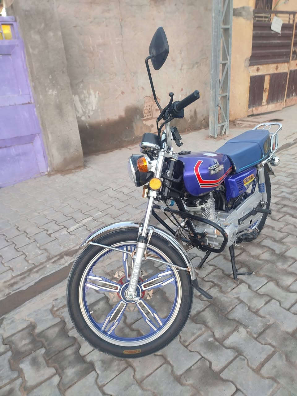 سلام عليكم اربعه كير ناما برو مديل 23 اوراق اصولي بسمي محرك مبدل ولفات وصوت دشالي سنتر دراجه كامله مكمل مناقصه برغي واحله من الصوره سعر 725 وبيه مجال للشراي مكاني كوفه حي ميسان شراي يتصل عل رقم ***********
