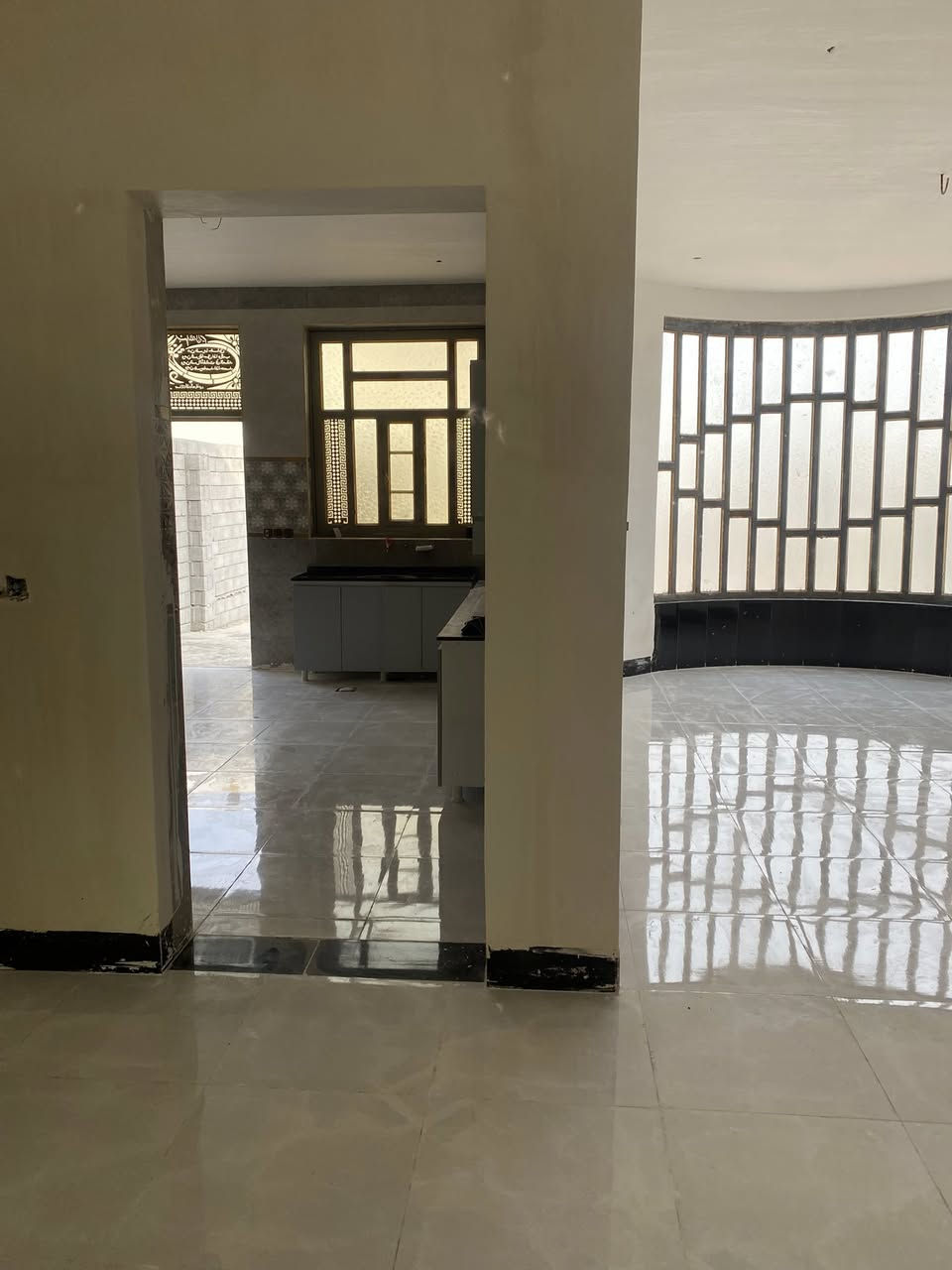 بيت_للبيع
مساحه الارض 711م
مساحه البناء 250م 
بناء_طابوق_حديث
#جنس_الارض_زراعي_يبعد_عن_نهر_الفرات_50متر_وعن_السده100متر
يتكون من (استقبال،صاله،مطبخ،غرفتين،بيتونه ع طول الصاله،مجموعه صحيات داخليه وخارجيه)  
خدمات كامله
#العنوان_حصيبه_الشرقيه__البدمنه
قرب جامع النور
مجاور بيت #الاستاذ_عماد_حميد_عبدالله_مدير_بلديات_الانبار
السعر80وبي مجال قليل 
للاستفسار ***********
