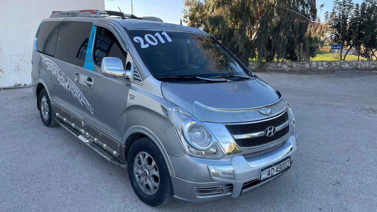 هونداي جراند توماتيك توب ترنك نقل مشترك 
 2011 مشترك اصلي السعر 6300
 المستورد تليفون
0772061845 
استخدام شخصي
 فل الفل 
فحص قصعات 
  ترخيص 2026/9/1
ماتور 2500cc  
فل  الفل كل الاضافات 
كراسي اماميه مدفيه ومبردة 
طاره جلد خياطه مع تدفئه طاره 
مانع انزلاق و نظام 
مكيف حامي بارد شغال 100‎%‎ 
حساسات الرجوع‎   اصلي 
موري كهرباء  مع تدفئه موري 
كوشوك وكاله امامي خلفي الوكاله مع جنط جراند الاصلي  
العده الاحطياطية كااامله 
دهان الوكاله الباص مش مدهون ابدا وتعال شوف بعيونك الباص بحاله الشركه مش محتاج اي شلن 
...


**إذا كنت صاحب هذا الإعلان وتريد حذفه لأي سبب، رجاءا أرسل رسالة إلى الدعم الفني**