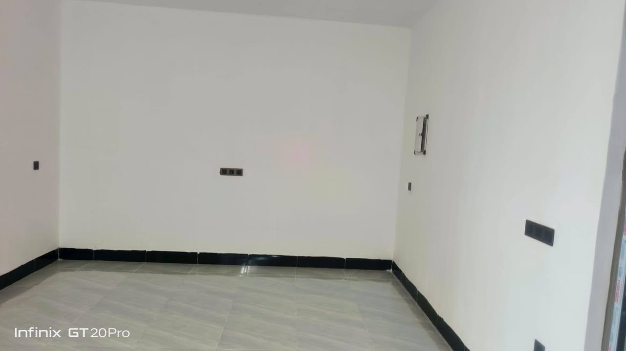 سلام عليكم 200متر  للايجار طابق ثاني جص وبورك بيت بارد بناء حديث زيرو غرفتين نوم +صالة7امتار +استقبال7امتار ومطبخ وصحيات وبالاضافه بيتونه 8امتار حديث العنوان التحرير الزراعي الجزء الاول ***********
