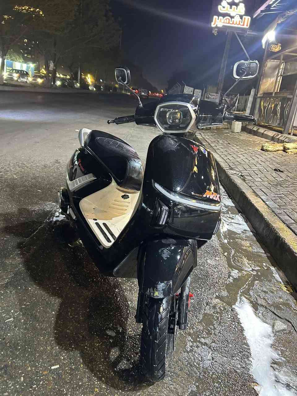 دراجه شحن  Max بطاريه ليثيوم  الكبيره مو صغيره ضمان 5 سنوات بل بطاريه  جديده استعمال 4 اشهر دراجه جديده وكلشي بيها شغال تمشي 99 تقفل تشغيل عن بعد مثبت سرعه 3 سرعات بيها   نظام البك وبصميتين 
السعر / مليون وبيها مجال . 
للتواصل واتساب *********** مكاني بغداد حي الجهاد
