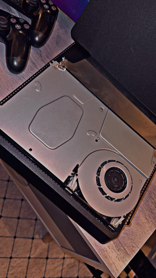 لي4 سلم جديد نضافه99/100 مضموم ويا جوستكات ثنين 
مراوسه ويا بلي5 سلم او للبيع 
رقمي***********
مكاني بغداد
سعره260 وبي مجال
