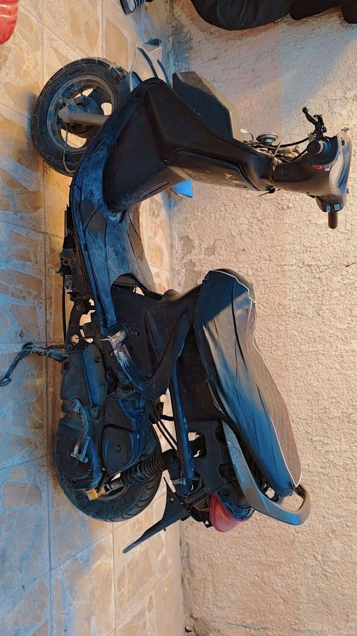 السلام عليكم دراجه فراشه فحل نكره سلف كهربائيات كلها شغاله مكاني نجف الاشرف شارع المدينه  الدراجه شلعه شوفت عينك الدخان من التاير رقمي *********** بي واتساب السعر 250 و بيها مجال
