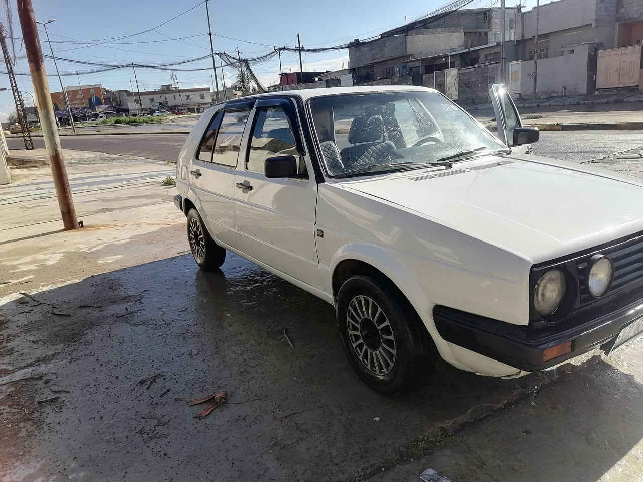 السلام وعليكم
سياره كولف للبيع موديل 87 بسمه اني الشرعي سنوية جديدة رقم انكليزي بيه كابون بنزين مصبغه جمالية فقط احزام دوشمه جديده العنوان الموصل السعر 35 وبيه مجال
***********
