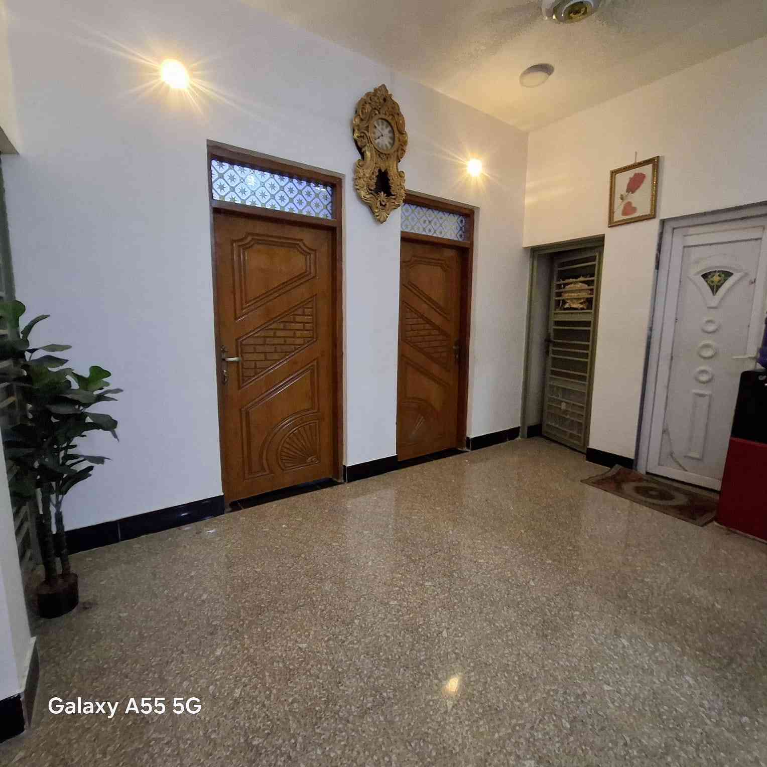 بيت مساحة ١٢٠ طابق واحد  متر يتكون من غرفتين وصاله مطبخ صحيات ديوانيه عنوانه شارع السفينه مقابل جامعة الامام جعفر الصادق الاستفسار الاتصال.ع رقم ***********
