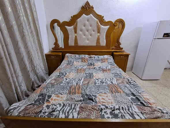 السلام عليكم للبيع 800 وبيها مجال غرفه اخشاب صاج نضيفه المكان بغداد الزعفرانيه دور الشرطه 
***********
