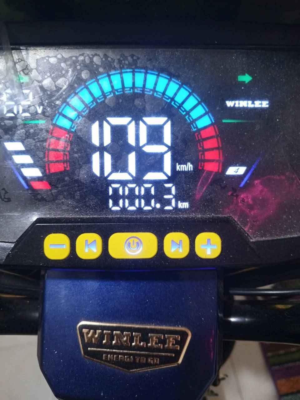 سلام عليكم دراجه شحن اللبيع RS9مديل 2026 كفاله صارلي شهر من شتريتها محتاج وريد أبيعها بيها سويجات 2وكارت وبصمه  اربع نمر 5بطاريات 32امبيربيها نضام بك  R سعر 550 وبيها مجال بسيط الرقم ***********
