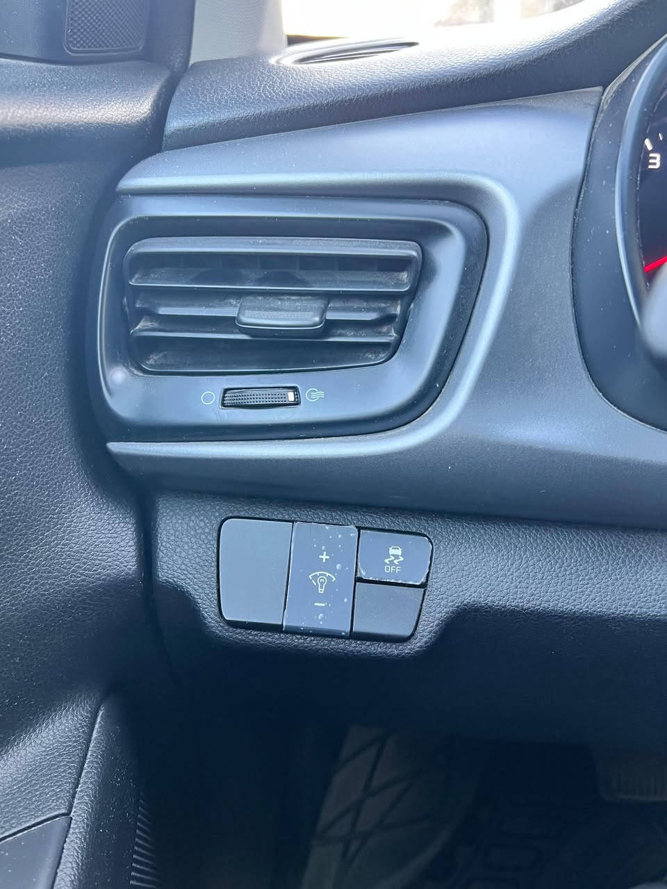 السلام عليكم ، كيا ريو موديل ٢٠١٩ وارد امريكي لون سلفر محرك 1600 GDI ضربتها الجاملغ وربع البنيد مثل ما موضع بالصور ، حادثها بدون دواخل  ، مواصفاتها المعروفه
شاشة ابل كاربلي ، اندرويد اوتو 
گير AT 6نمر 
مكاني بغداد السيدية
السعر 110 وبي مجال 
*********** سيف
