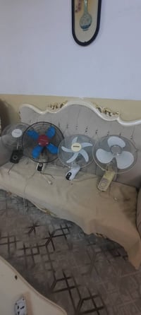 مراوح جداريه نضيفة جدا ضمان السعر الواحده 15 الف وبيها مجال طويريج 078...