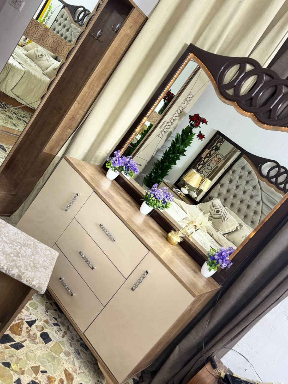 غرفه تركي نظيفه كلش ما بيه اي ضررالسعر 700 وبيه مجال العنوان بابل المركز م  ***********
