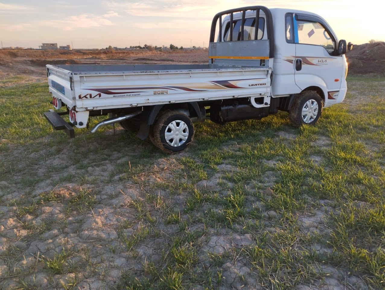 السلام عليكم كيا حمل موديل 2018  دخول جديد بيه ارقام وسنويه وكاله بسم المشتري رقم اربيل الجديد حصه كاز سياره مامشتغله بالعراق مكفوله فقط.سرقه وعشاير وحرام سياره جاهزه للعمل بدي زيرو و مغلف اصلي تبريد ثلج مكينه وكير شرط لا تنقيص ولا تبخير تخم تاير حداديه بلكارتون فول ٥ دكم صاج ملكي دبل رف ثلاجه مال جناي ماتخسر عليه ولا الف السعر ب58وبيه مجال  اتصال على الرقم***********
0786618229
