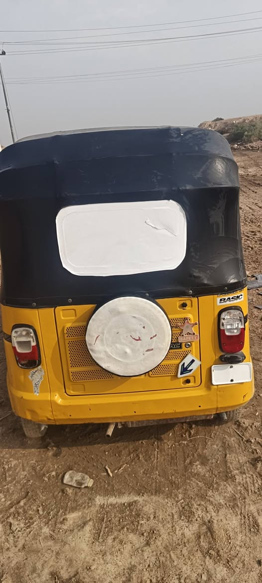 السلام عليكم تكتك تي في اس
موديل 19 سنوية فقط سنوية كربلاء 

تكتك نضيفة وما بيها خياسات فقط الصفاح مبين بالصورة محرك تجفيت شركة كهربائيات كلها شغالة وياها دعامية ومسجل بس ذابهن انا جاهزة كبل لشارع راعيها كربلاء يريد  تحويل ثاني يوم السعر 5,500 بيها مجال مكاني القرنة *********** اتصال و واتساب
