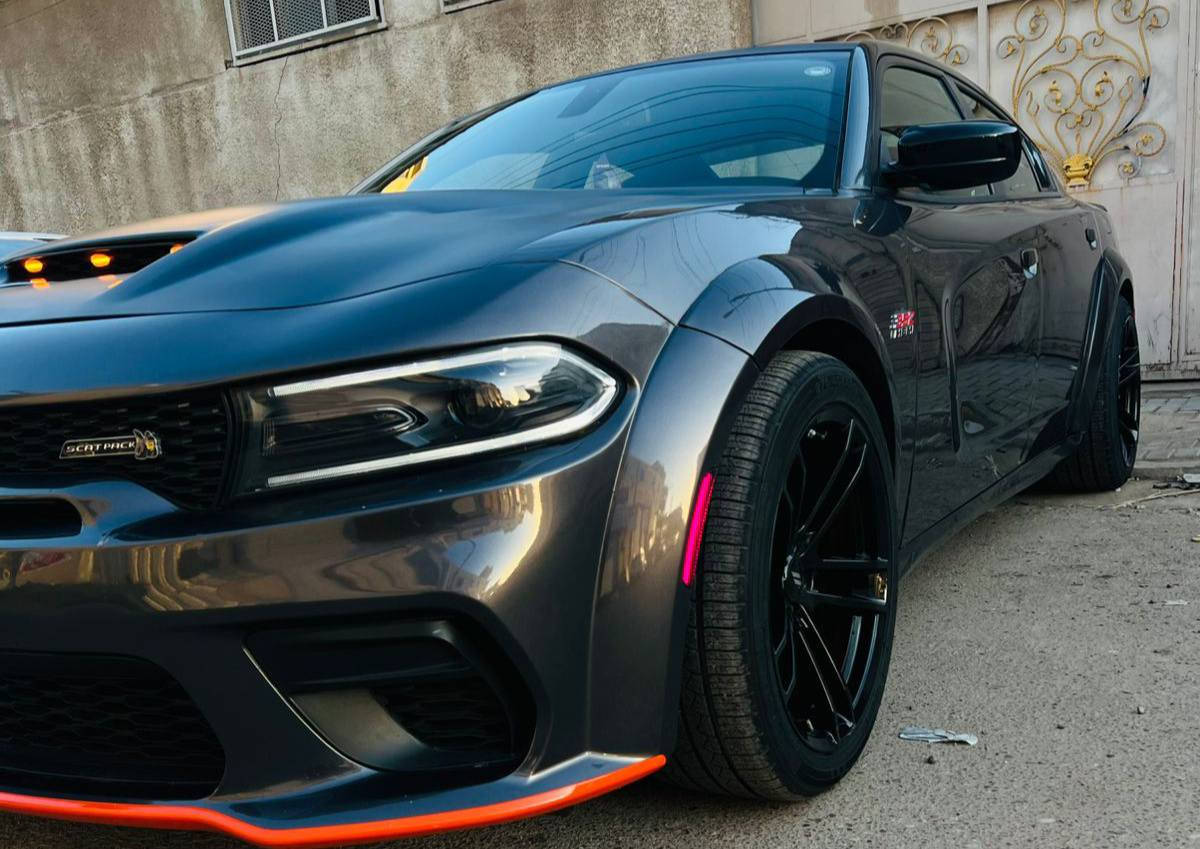 #بسعر_مناسب_جداً 
دودج جـارجر ( سكـات باك ) 
الموديل: [ 2021 ]
المحرك: [ V8 / 6.4 ] 
الگير: [ أوتوماتيك ]
الممشى: [ 32 الف كيلو ]
اللون : [ رصاصي - غامق ] 
الحالة: [ السيـارة ضررهـا جاملـغ وبنيد بالإضافة الى طخة بالجاملغ الخلفي ]

[ الـــــمـــواصــفـــــات ]

- بصمة تشغيل + تشغيل عن بعد 
- شاشة كببرة 
- كاميرا + كار بلي 
- سستم سماعات 
- مقاعد جلد + الكنتارا 
- مقاعد كهربائية 
- مقاعد تدفئة + تبريد 
- فجوج بريـك بريمبو 6 بستم والخلفي 4 بستم 
- وبقية المواصفات المعروفة 

[ الاضـــــــافــــــاات ]

- برمجة + تفريغ
- داون بـايب + بوابـات أكزوزت
- دركـة فورجد ( أزرق ) 
- تفصال كامل لـ الاكزوزت عند ( علي الوادي ) 

الموقع: [ بغـداد ] 

للتواصل واتس اب او اتصال : [ ***********
