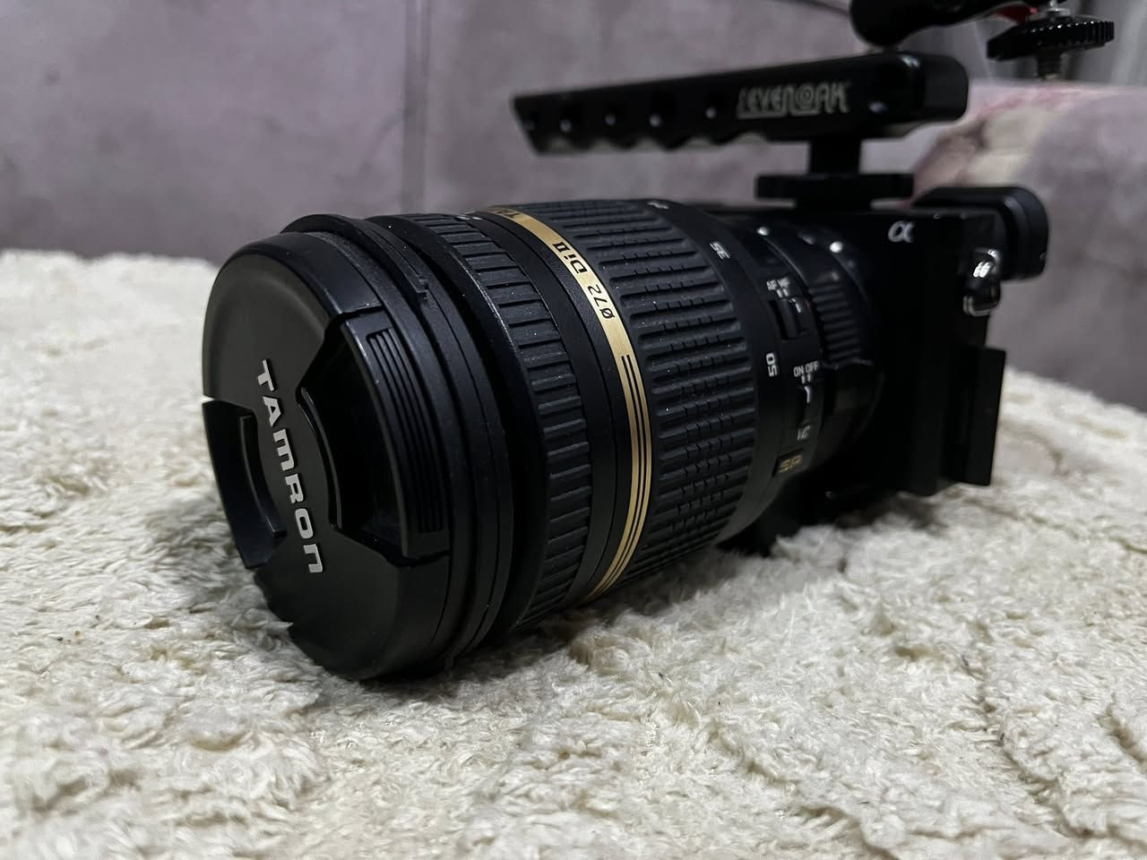 كامرا سوني a6500 مستعملة وياها بطارتين وشاحنة وكيبل
الكامرة شغالة كامل وما بيها اي مشاكل
ووياها عدستين الاصلية 16-50 والعدسة artestic 12mm f1.8
ووياها ادابتر لعدسات كانون وعدسة كانون تامرون 17-50 f2.8 
ووياها قبضة
الكامرة عارضها ب 725 الف دينار وبيها مجال بسيط
للتواصل ***********
