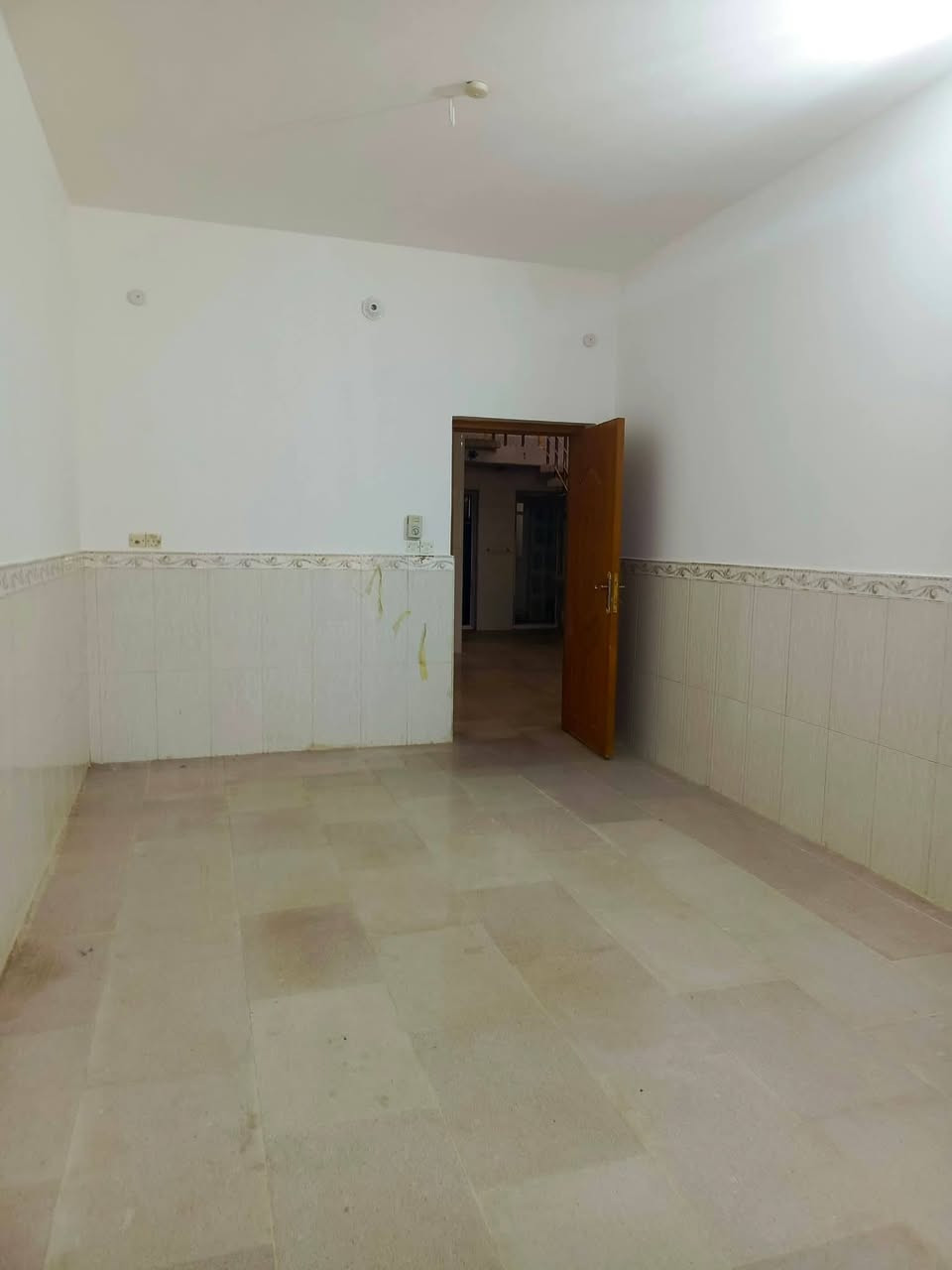 ياالله 

يوجد لدينا بيت للايجار حي ميسان قرب مركز شرطه ميسان مساحه 130متر يحتوي على غرفه وصاله واستقبال ومطبخ وصحيات والطابق الثاني يحتوي على غرفتين وصحيات سعر الايجار 

 500الف

  قفل قفل قفل قفل قفل قفل قفل 

للاستفسار والمعلومات الاتصال بنا ع الارقام التاليه 

***********

***********

***********

او مراجعه مكتب ألروان للوساطه العقاريه والمقاولات العامه 

عنوان المكتب حي ميسان ع الشريط قرب صيدليه الشراع مقابل الاستداره مباشر 

عندك بيت عرصه للبيع راسلنه وات ساب وتدلل
