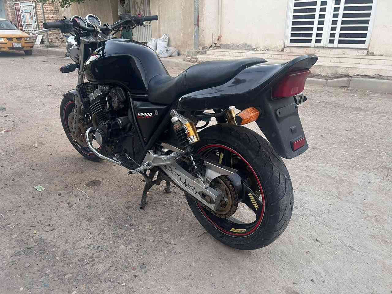 سلام عليكم شباب سيبي فور محرك400نضيفه وجاهزه كهربائيات جاهزه من كلشي مكان العماره لسعر ١٨٠٠ وبيها مجال مكلف بل نشر هاذا رقم راعيها تصال ***********  وبي واتساب
