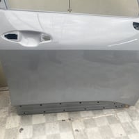 باب سبورتج • لون اسمنتي • الجهة الأمامية يمين