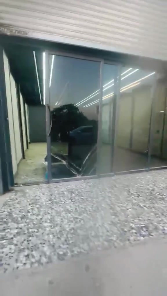 متوفر
محل تجاري على شارع مطار المثنى تجاري موضح بالفديو واجهة 5نزال 9طابقين يصلح مركز عناية واي مشروع تجاري للئستفسار اتصل على ***********
