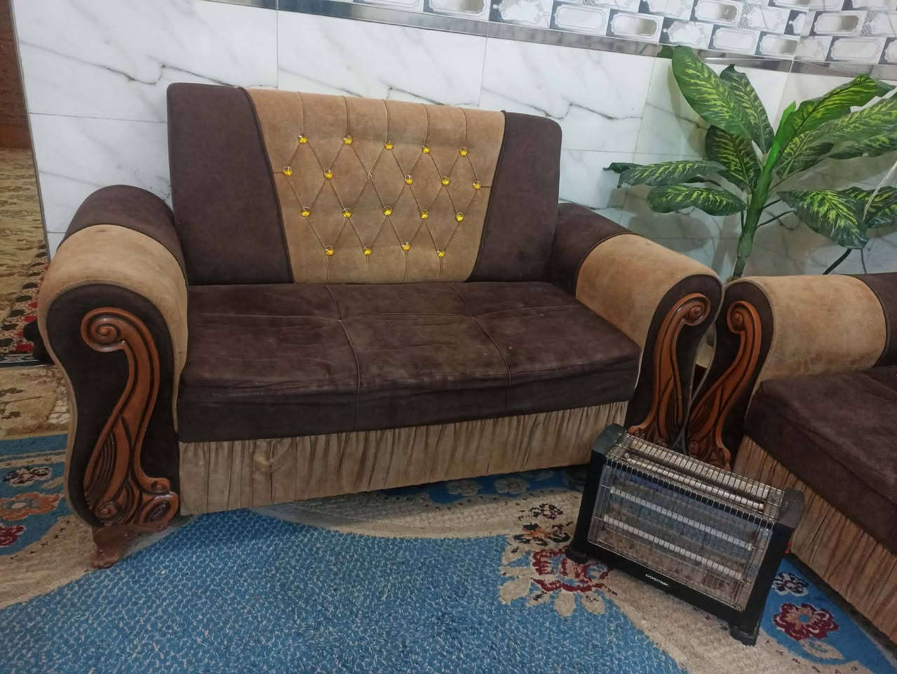 السلام عليكم ,,,,,,,للبيع تخم 8 مقاعد  مكاني حله  تفاصيل اكثر اتصل***********
