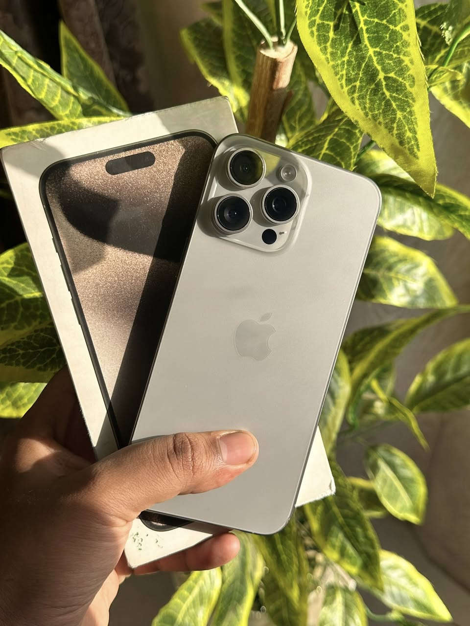 15 pro max 
256g
Battery 🔋 85%
With box 📦 
تيتانيوم 
معفي ضريبه 
Price:45,000
للتواصل 01509035155


**إذا كنت صاحب هذا الإعلان وتريد حذفه لأي سبب، رجاءا أرسل رسالة إلى الدعم الفني**