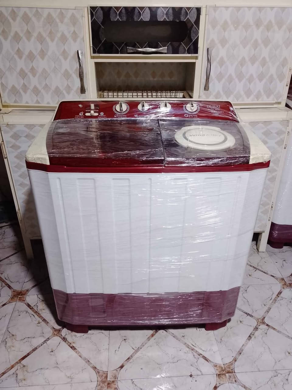 للبيع   غراض باله غسالات  اخت الجديد شرط شغل عله  البلاد احجام كبيره  25 كيلو + 22 كيلو سعر 125  + كاونتر قطعتين راضي  وتعليك  متر ونص بدون سنك سعر 160 / + طباخ نوعيه شرط شغل  نضيفه سعر 85  /  + ثلاجه 12 قدم اخت الجديد  سعر 180 / العنوان بصره   تاميم   للاستفسار *********** متوفر توصيل البصرة, العراق
