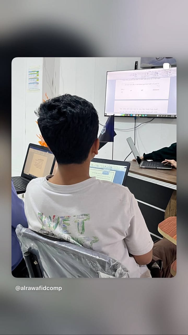 ⁨ بتوفيقٍ من الله، قدمت شركة الروافد للتدريب وتطوير الكوادر البشرية خلال النصف الأول من عام 2026 مجموعة واسعة من البرامج التدريبية النوعية، التي هدفت إلى تطوير المهارات ورفع كفاءة المتدربين في مختلف المجالات.

وقد شملت هذه البرامج دورات متعددة في مجالات:
الحاسوب وتقنياته الحديثة، الإدارة وتطوير الأعمال، البرامج الفنية والهندسية، إضافة إلى تخصصات أخرى متنوعة تلبي احتياجات سوق العمل.

وبفضل الله ثم بجهود المدربين والمتدربين، تم تخريج مئات المتدربين من مختلف الفئات العمرية الذين أتموا برامجهم بنجاح، ليكونوا أكثر جاهزية للانخراط في بيئة العمل والمساهمة في التنمية.

نضع بين أيديكم جانبًا من صور هذه الإنجازات، التي تعكس حجم العمل والالتزام خلال هذه الفترة، ونتطلع إلى مواصلة مسيرة العطاء والتطوير في النصف القادم من العام.

كل التوفيق لخرّيجينا، وإلى مزيد من النجاح والتميّز...

الموسس والمدير المفوض 
المهندسة شيرين سعدون علي ميرزا

العنوان:ديالى-بعقوبة-مدخل شارع خريسان- قرب تقاطع البلدة- فوق مطبعة الوطن…
هـ/***********⁩

