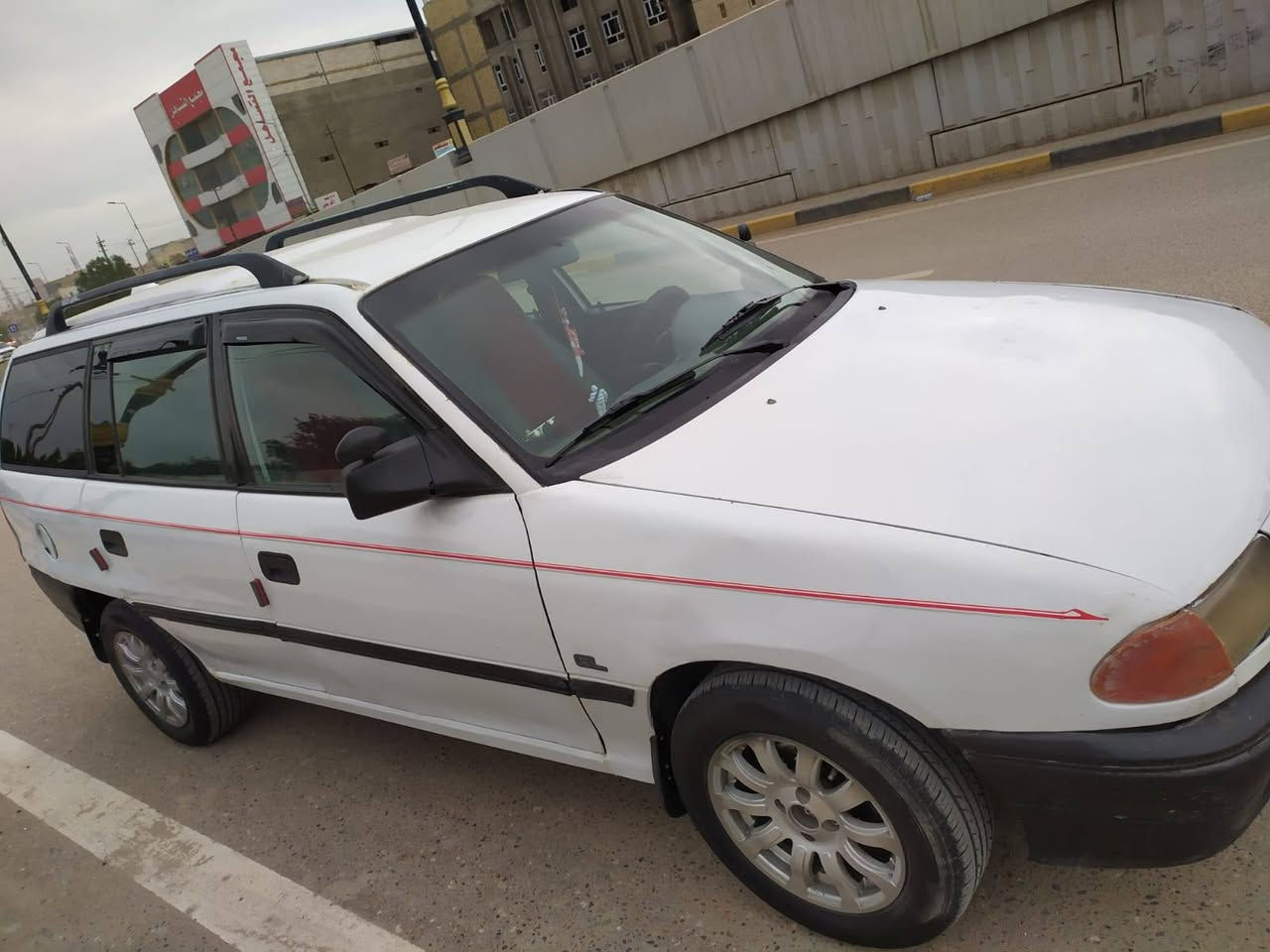 السلام عليكم اوبل استر للبيع موديل 1992 مكفوله من ضربه مكينه وكير خير من الله سياره جاهزه من كلشي رقم نجف السعر 28 وبيه مجال بسيط تصال عل رقم الهاتف 
*********** سياره مال جناي 
.
